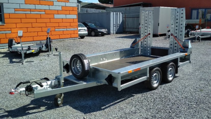 Vlek k přepravě stavebních strojů